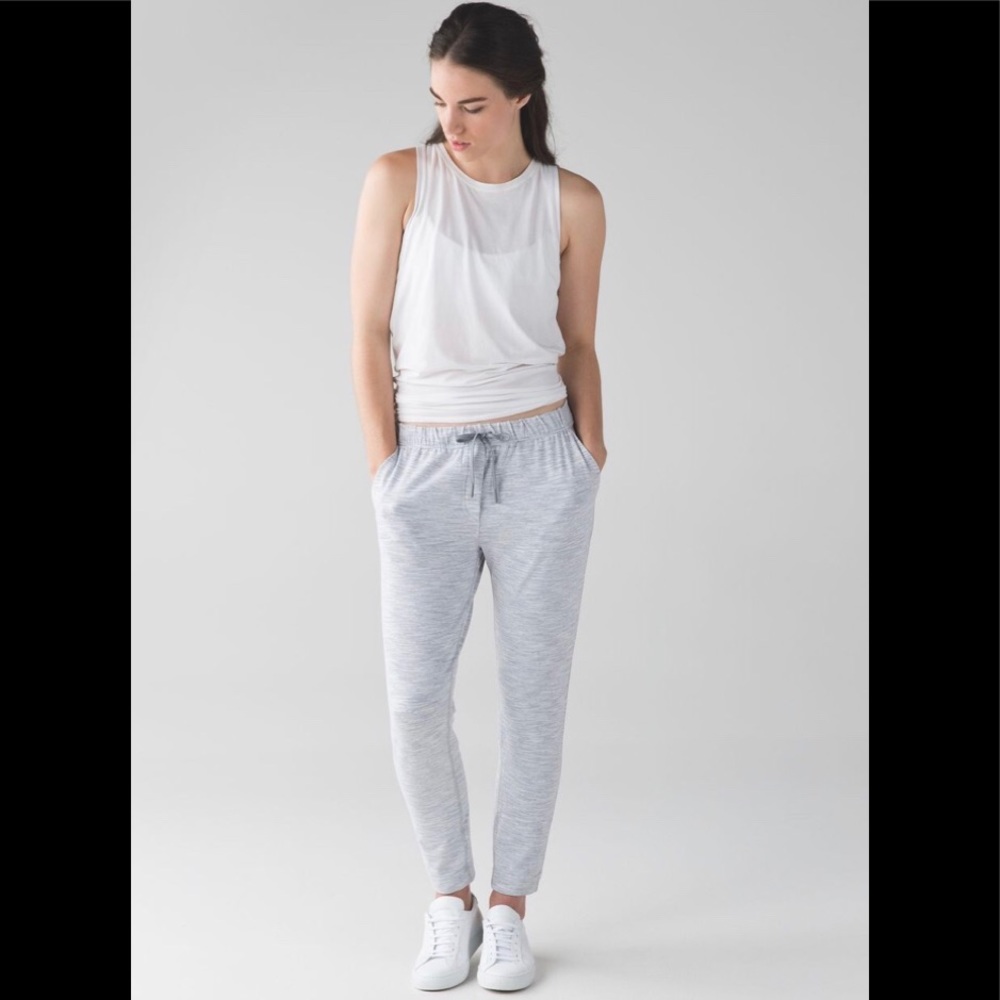 Lululemon Jet Crop in Luon